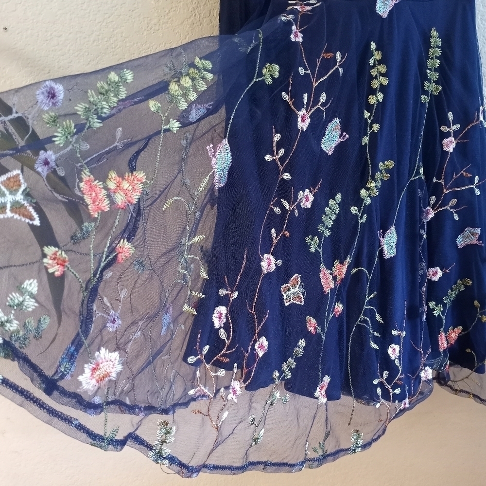 Morgan & Co Embroidered Floral Sheer Mesh Overlay Illusion Neckline Fairy Dress - Picture 5 of 8